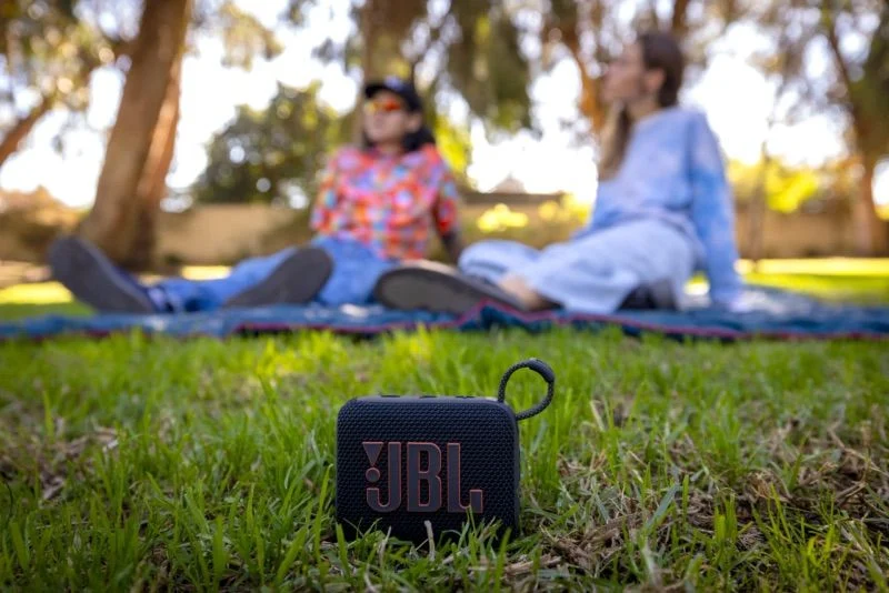 jbl_go_4_lifestyle_black_mg_4363_x1-800x534-1
