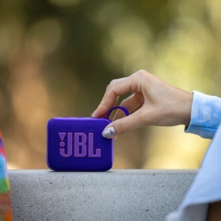 jbl_go_4_lifestyle_purple_mg_4321_x1-800x534-1