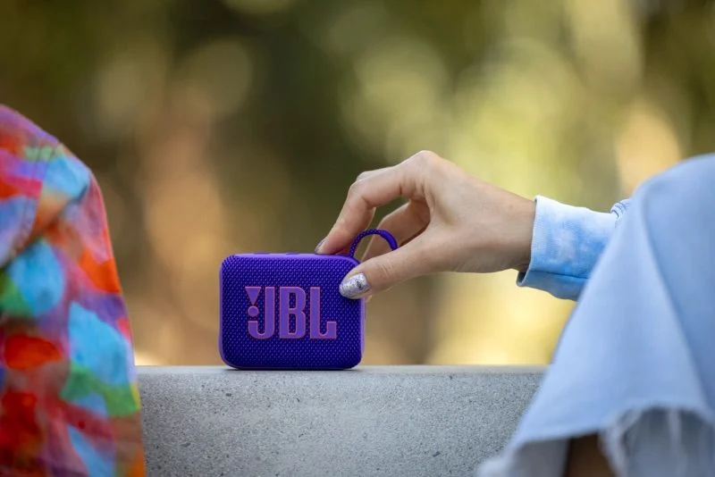 jbl_go_4_lifestyle_purple_mg_4321_x1-800x534-1