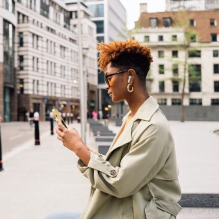 jbl_tune_beam_white_content