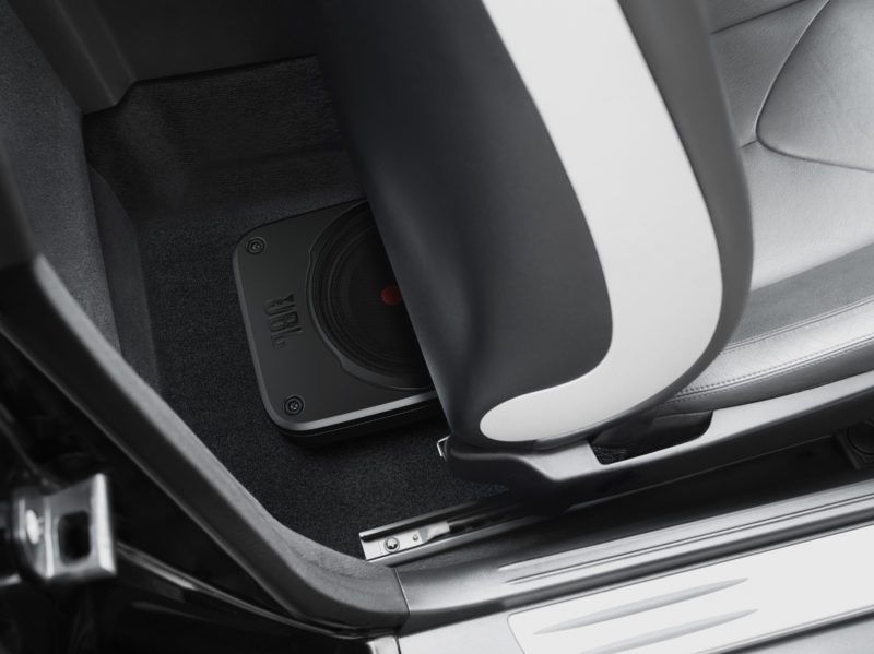 jbl_basspro_lite_use_case-800x599-1
